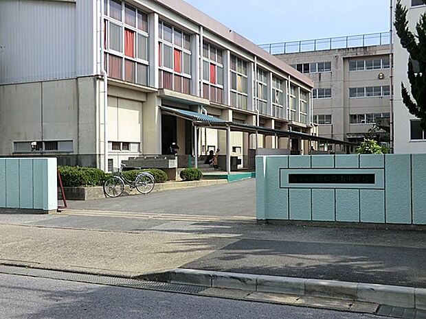 松戸市立新松戸南中学校(約68m・徒歩1分)