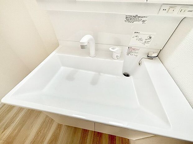 【その他設備(ハンドシャワー水栓)】ハンドシャワー付き!使いやすい洗面台。