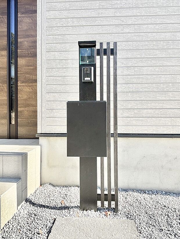 【その他現地】シンプルなデザインのポスト