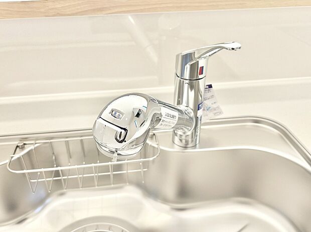 【その他設備(浄水器)】いつでも清潔なおいしいお水を。一つの水栓で水道水と浄水を使い分け。