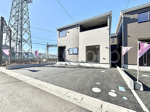 【現地外観写真】4LDK+収納スペース充実!快適でゆとりある生活を楽しめます。