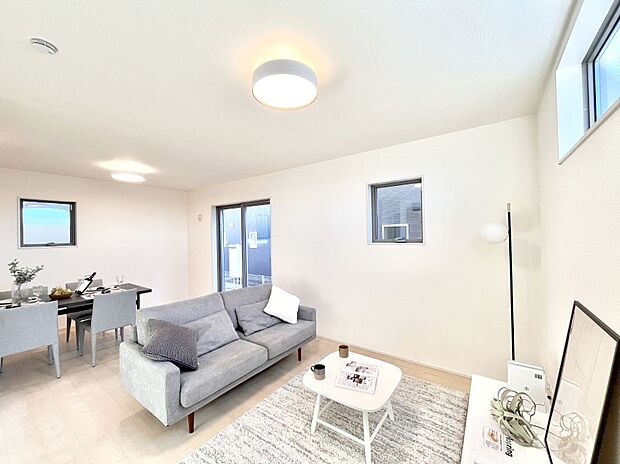 【リビングダイニング】落ち着いた雰囲気のLDKは家族みんなの快適空間