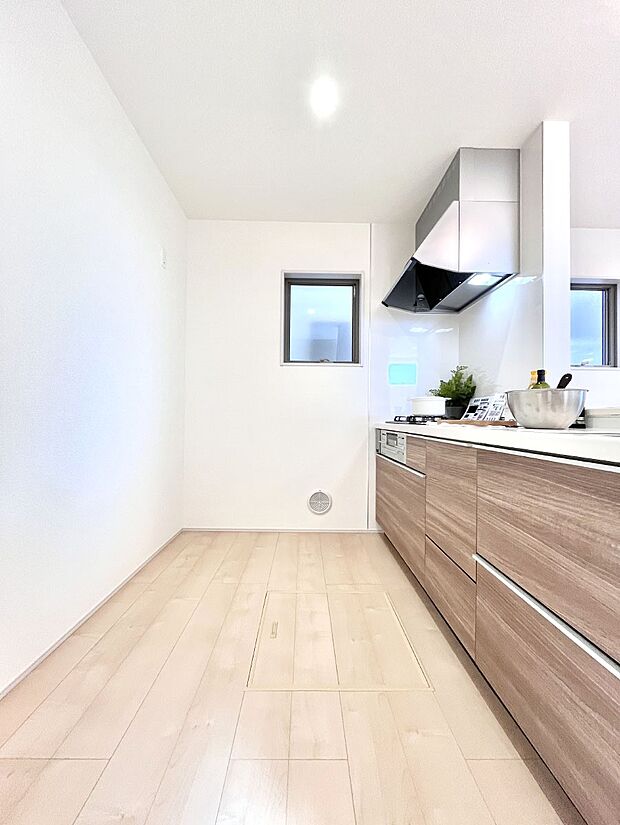 【キッチン】ゆとりあるキッチンではご家族と楽しくお料理ができます。