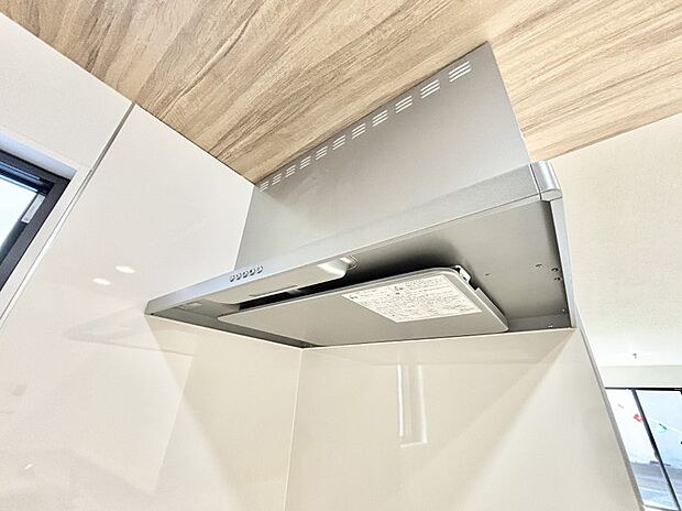 【その他設備(レンジフード)】基本的なお手入れはフィルターのみ！お手入れのしやすさも魅力です。