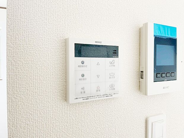 【その他設備(キッチン給湯スイッチ)】給湯器リモコンで家事もスムーズに。