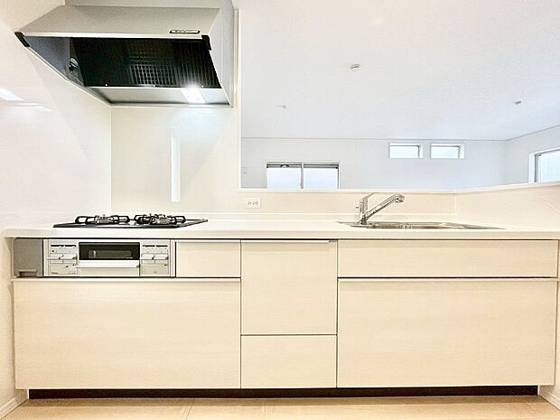 【キッチン】ゆとりあるキッチンではご家族と楽しくお料理ができます。