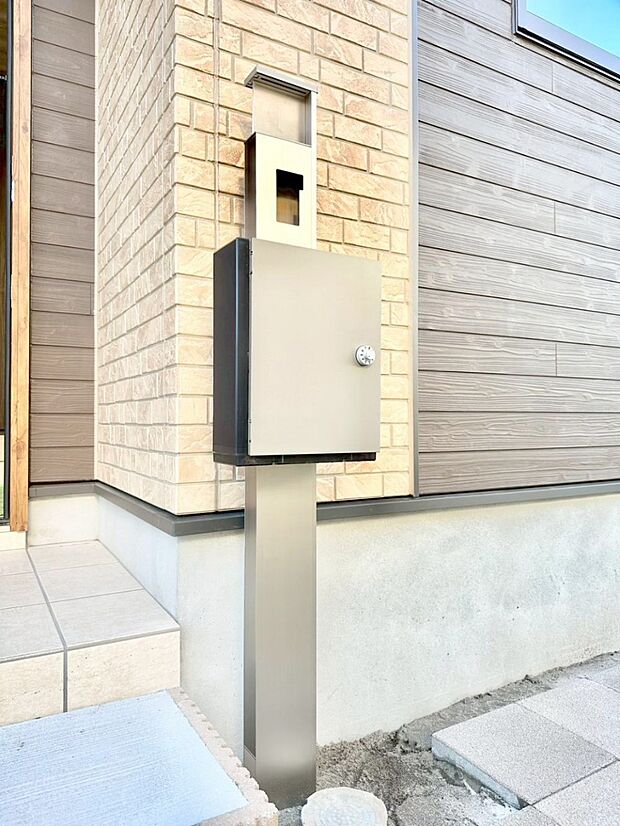 【その他現地】表札・インターホン・ポストをひとつに集約