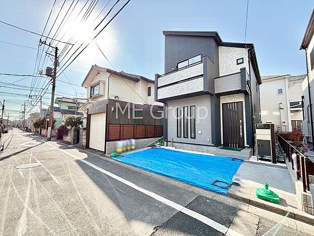 【現地外観写真】上質感あふれる外観デザイン。魅力の住まいを実現。