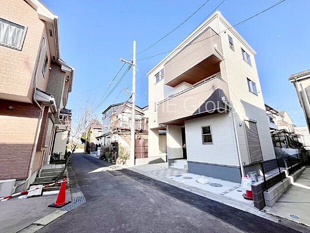 【前面道路含む現地写真】武蔵野線「三郷」駅徒歩14分。ここから始まる新生活を応援いたします!