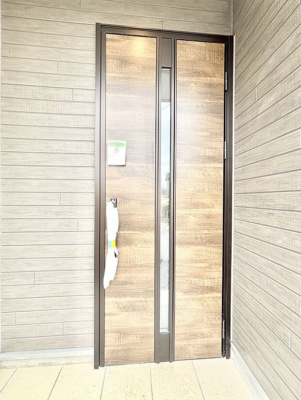 【玄関】大切な家族、来客を出迎える玄関。