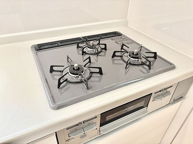 【その他設備(3口コンロ)】三口ガスコンロでお料理が一気にはかどりそう