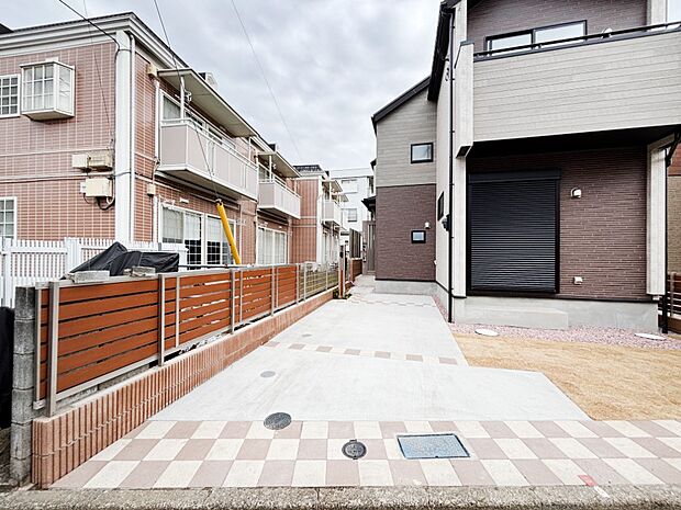 【駐車場】目の前が駐車場だと雨の日も大量にお買い物をした時も便利ですね