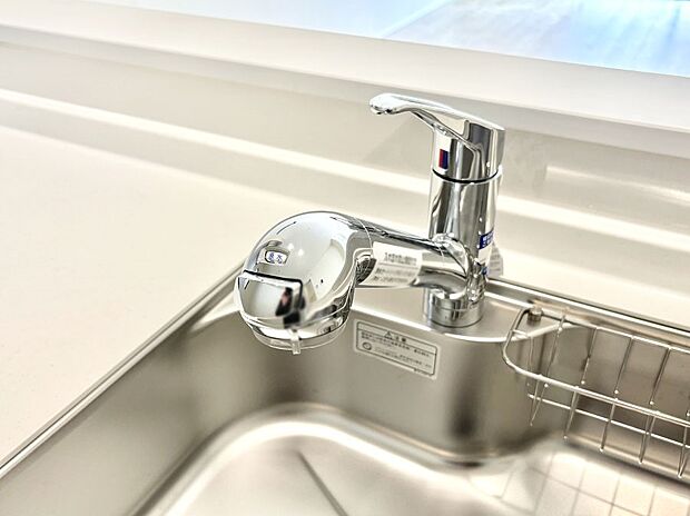 【その他設備(浄水器)】いつでも清潔なおいしいお水を。一つの水栓で水道水と浄水を使い分け。