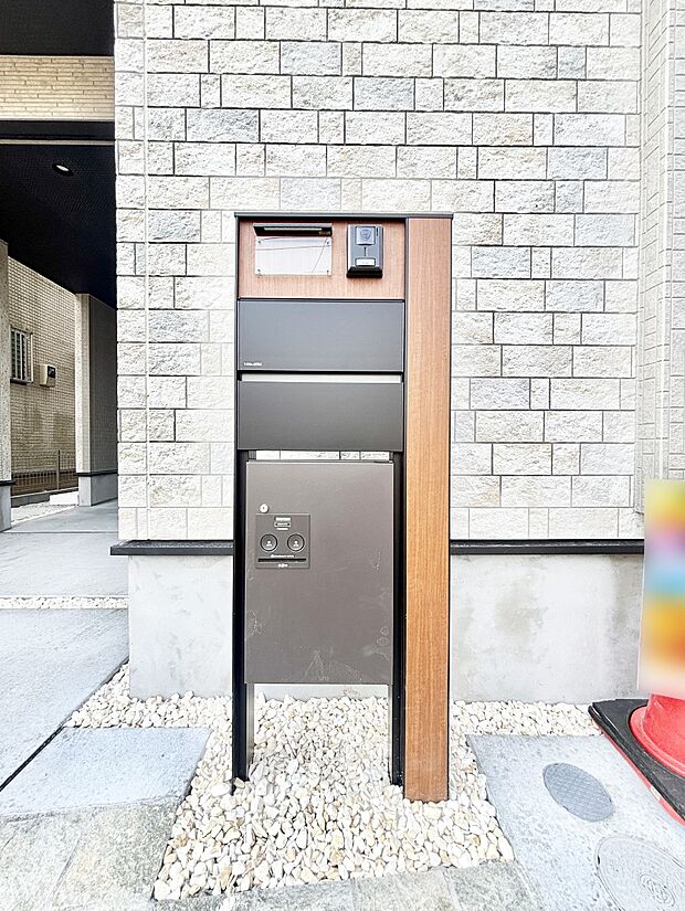 【その他現地】表札・インターホン・ポストをひとつに集約