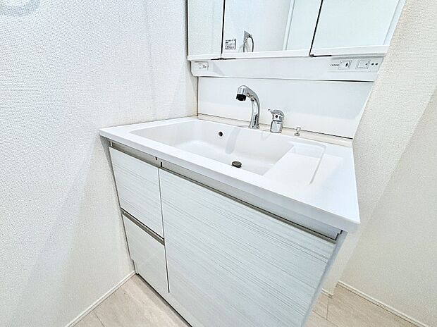 【その他設備(ハンドシャワー水栓)】ハンドシャワー付き!使いやすい洗面台。