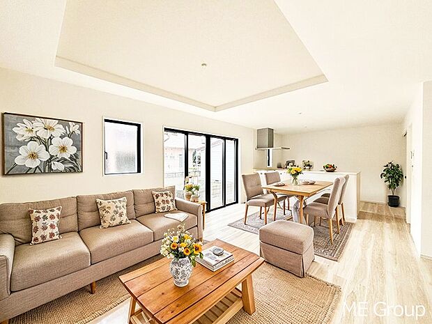 【リビング】落ち着いた雰囲気のLDKは家族みんなの快適空間※家具はCGです