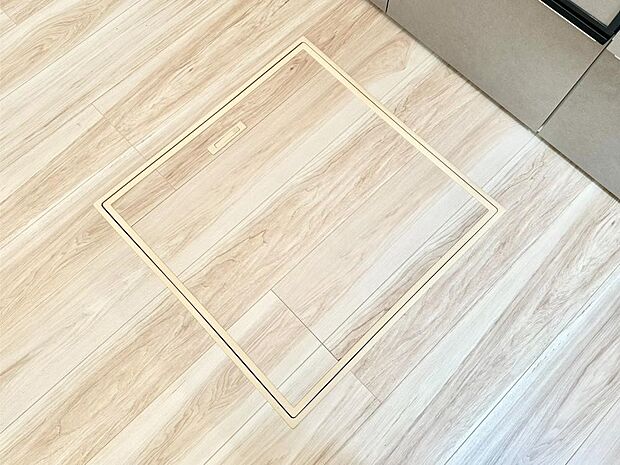 【その他設備(床下収納)】床下収納付き!日用品・非常用品の収納にも大活躍。