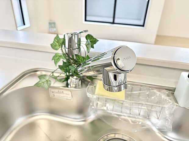 【その他設備(浄水器)】いつでも清潔なおいしいお水を。一つの水栓で水道水と浄水を使い分け。