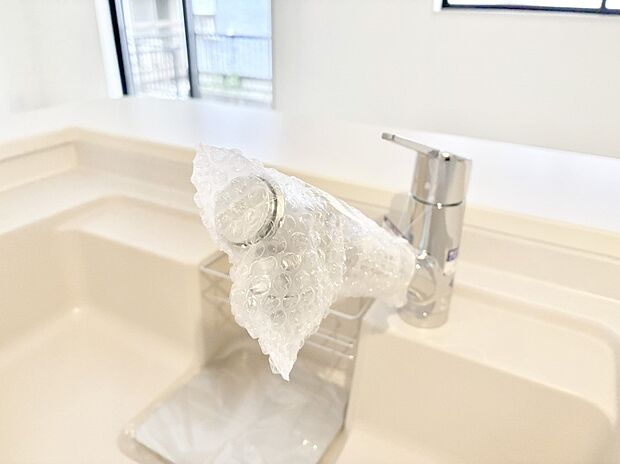 【その他設備(浄水器)】いつでも清潔なおいしいお水を。一つの水栓で水道水と浄水を使い分け。