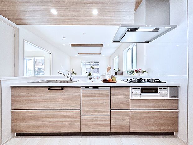 【キッチン】リビングを見渡せる人気のカウンターキッチン。 家族を見守りながら家事をすることができます。