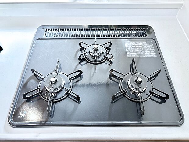 【その他設備(Siセンサーコンロ)】ガスコンロはSiセンサー搭載。火力調節や焦げ付き・消し忘れも防いでくれます。