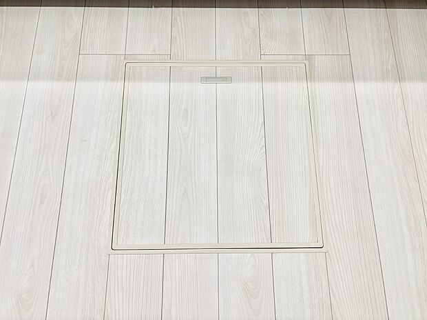 【その他設備(床下収納)】床下収納付き!日用品・非常用品の収納にも大活躍。
