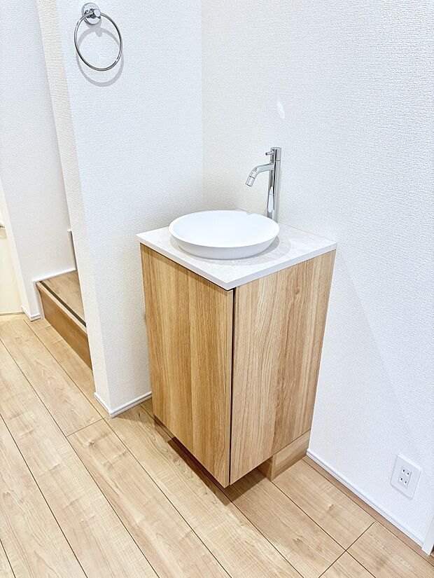 【その他設備(セカンド洗面台)】2階セカンド洗面台。手洗いや掃除に大変便利です。