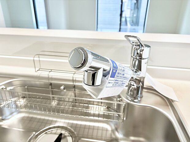 【その他設備(浄水器)】いつでも清潔なおいしいお水を。一つの水栓で水道水と浄水を使い分け。