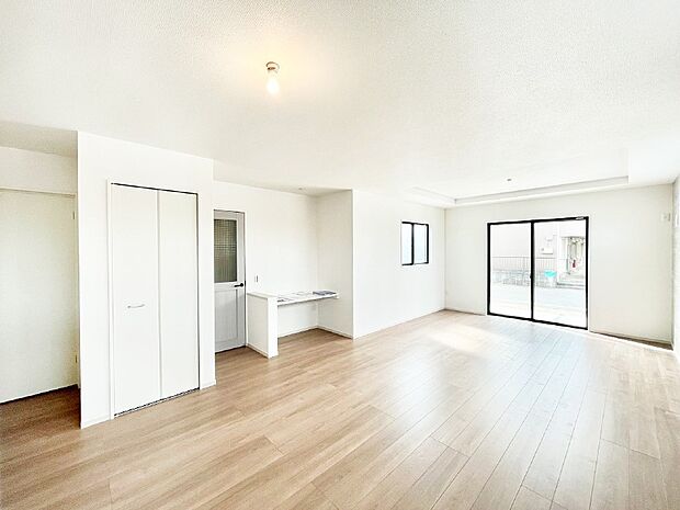 【ダイニング】家族の笑顔が自然と生まれてくる、そんな雰囲気のダイニングに仕上がっています