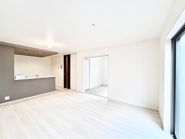 【ダイニング】家族の笑顔が自然と生まれてくる、そんな雰囲気のダイニングに仕上がっています。