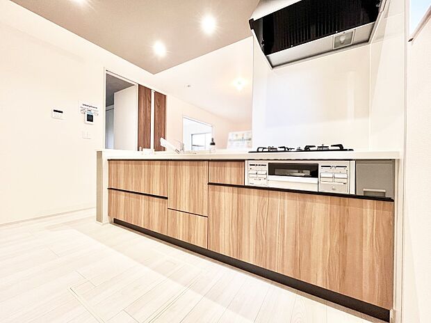 【ダイニングキッチン】カウンター越しにお話しをしながら毎日のお料理をもっと楽しく