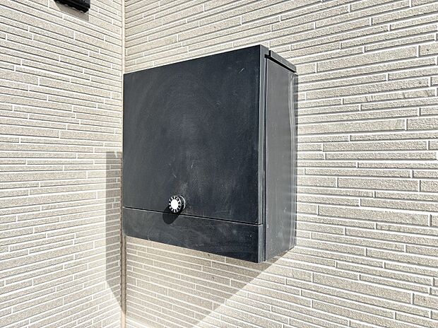 【その他現地】シンプルなデザインのポスト