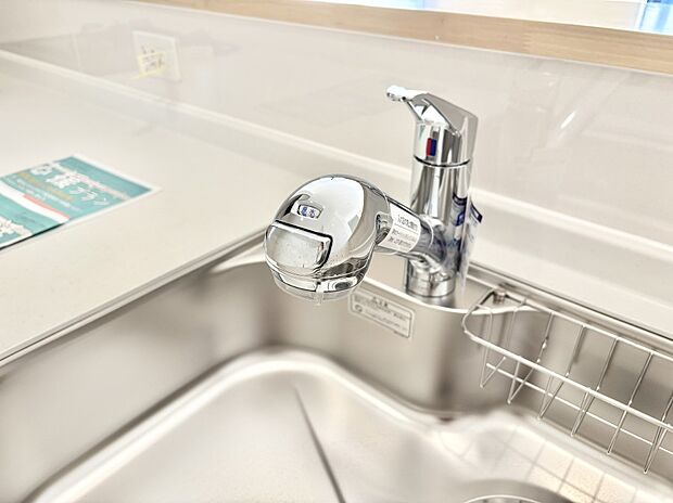 【その他設備(蛇口一体型浄水器)】いつでも清潔なおいしいお水を。一つの水栓で水道水と浄水を使い分け。