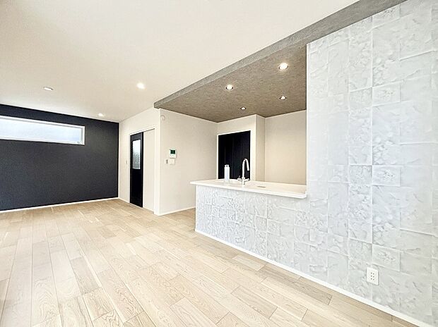 【ダイニング】シンプルなデザインなのでインテリアを考えるのも楽しみですね!