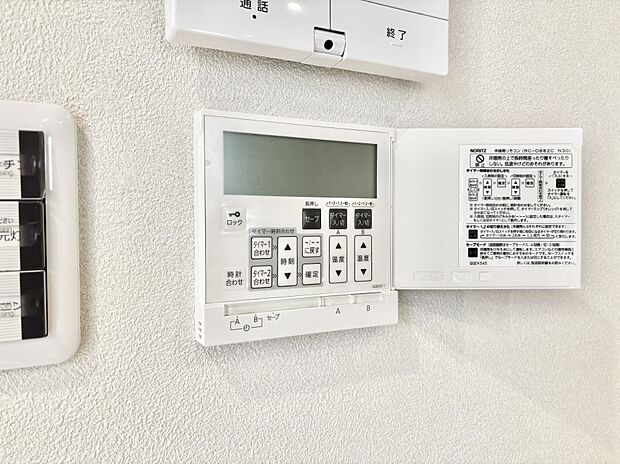 【冷暖房・空調設備(床暖房)】床暖房付きで冬もポカポカ。ご家族の憩いのスペースになりますね。
