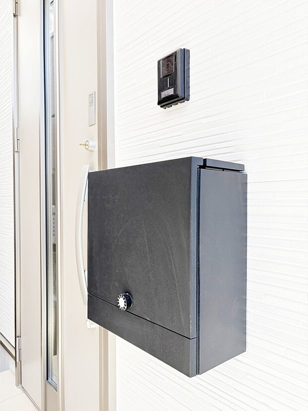 【その他現地】シンプルなデザインのポスト