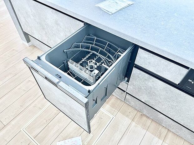 【その他設備(食洗機)】面倒なお片づけは食洗機にお任せ！家事の負担が減って、時間にも気持ちにもゆとりができます。