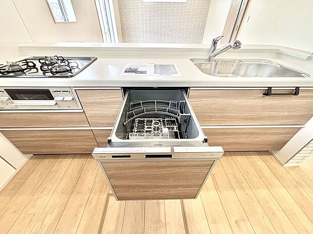 【その他設備(食洗機)】面倒なお片づけは食洗機にお任せ！家事の負担が減って、時間にも気持ちにもゆとりができます。