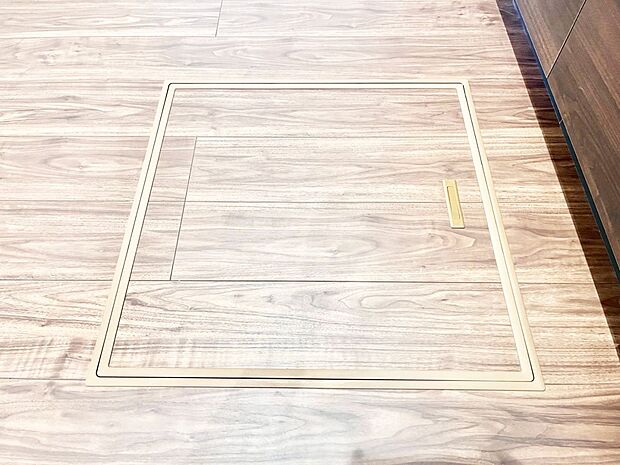 【その他設備(床下収納)】床下収納付き!日用品・非常用品の収納にも大活躍。