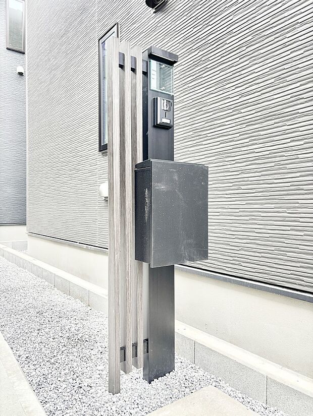 【その他現地】シンプルなデザインのポスト