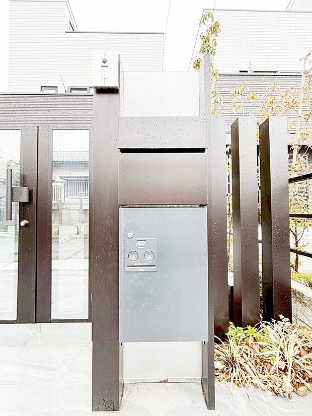 【その他現地】表札・インターホン・ポストをひとつに集約