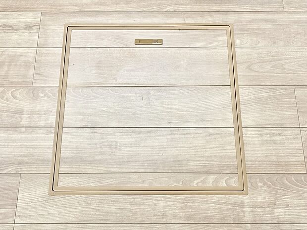 【その他設備(床下収納)】床下収納付き!日用品・非常用品の収納にも大活躍。