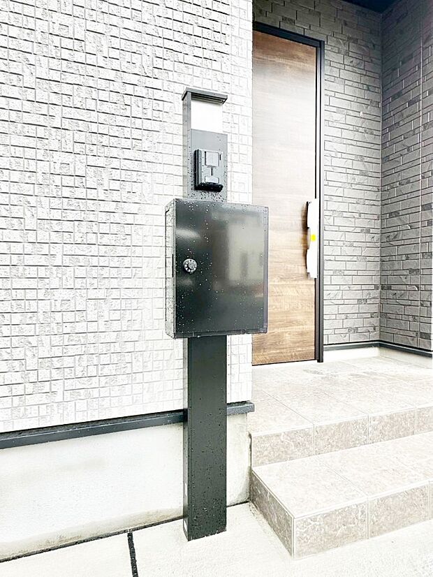 【その他現地】表札・インターホン・ポストをひとつに集約