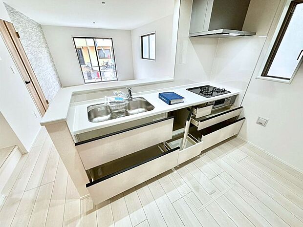 【その他設備(スライド収納)】使いやすさを優先したスライド式収納タイプ!