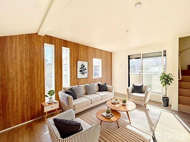 【リビング】ご家族の賑やかな話し声で包まれる明るいリビング  ※家具はCGです