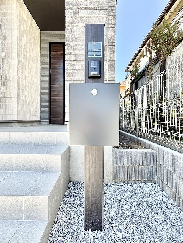 【その他現地】表札・インターホン・ポストをひとつに集約