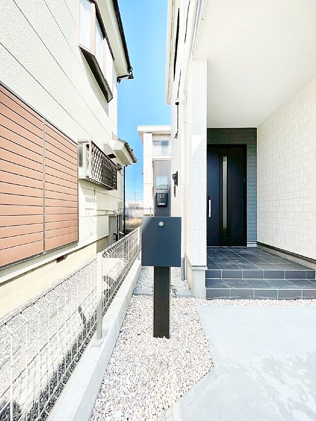 【その他現地】表札・インターホン・ポストをひとつに集約