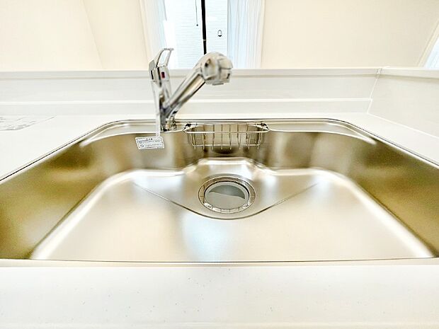 【その他設備(シンク)】広々としたシンクでお料理やお皿洗いもラクラク快適に!