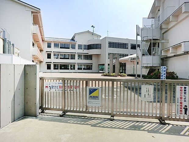 蕨市立北小学校(約800m)