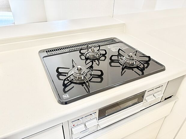 【その他設備(ガスコンロ)】三口ガスコンロでお料理が一気にはかどりそう  